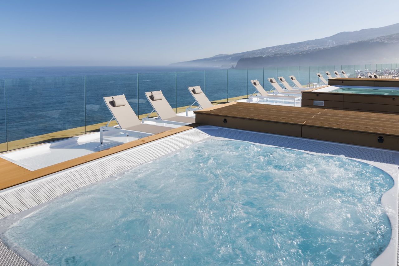 Rooftop Pool at Atlantic Mirage Suites Hotel Teneriffa